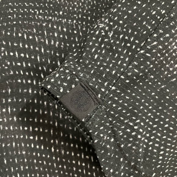Lululemon Men’s Airing Easy Stand Collar Shirt Digital Drift Black Multi - Picture 6 of 14